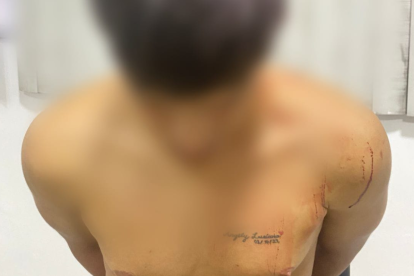 El sospechoso fue retenido por moradores y luego aprehendido por policías.