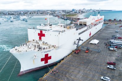 El USNS Comfort es uno de los buques hospital más grandes del mundo.