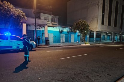 Agentes de la Policía Nacional realizaron un operativo en el centro de Guayaquil tras el asesinato de una pareja.