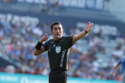 En el cotejo Emelec vs. Vinotinto hubo varias riñas. El referí Álex Cajas intervino, sin amonestar.