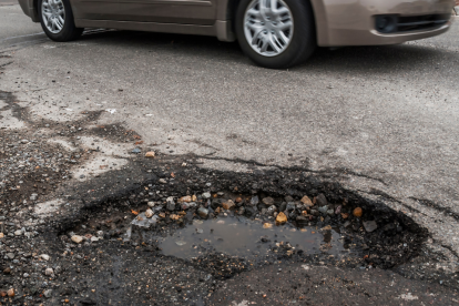 Así puedes reclamar al Municipio por el daño a tu vehículo.