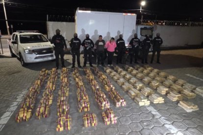 En total, 458 bloques fueron encontrados en un camión.