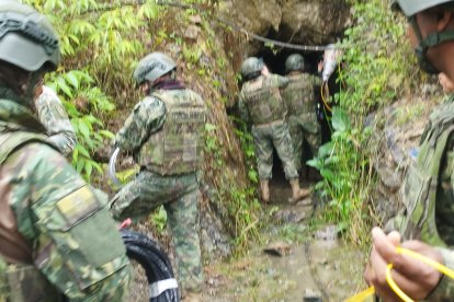 Los militares utilizaron explosivos para destruir el ingreso a las minas.