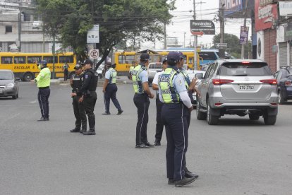 Policías y agentes de tránsito realizaron un operativo en Durán.
