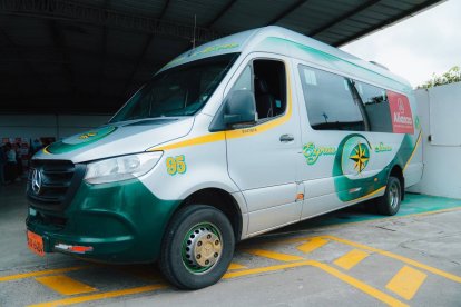 Viajeros podrán transportarse en furgonetas desde Guayaquil hacia Cuenca.