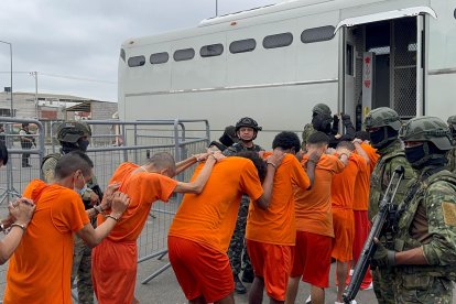 Fueron 43 privados de libertad que fueron trasladados a cárceles de Cotopaxi y Guayas.