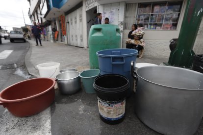Seis barrios del sur de Quito están en emergencia por escacez de agua.