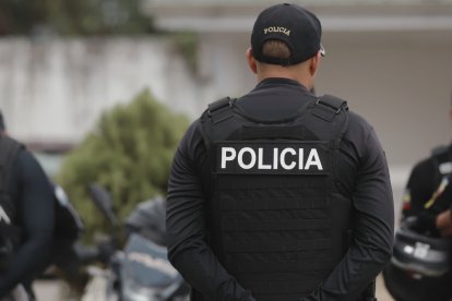 El Policía era un cabo segundo en servicio activo. Se desconoce las causas del crimen.