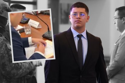 El asambleísta de ADN fue captado dibujando en plena sesión de fiscalización