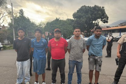 Cinco personas fueron detenidas tras un operativo policial que permitió frustrar el secuestro de un ciudadano en Loja.