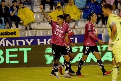 Independiente del Valle sigue firme como líder tras ganar a Macará, en Ambato.
