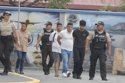 Los aprehendidos fueron llevados hacia el cuartel modelo, a la espera de la audiencia de flagrancia