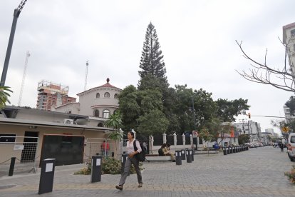 El Consulado español en Guayaquil se encuentra ubicado en las calles Tungurahua 614 y Vélez, esquina.
