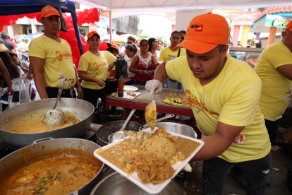 Platillos tradicionales y creativos con cangrejo rojo destacan en el Festival del Cangrejo 2025 en Naranjal.
