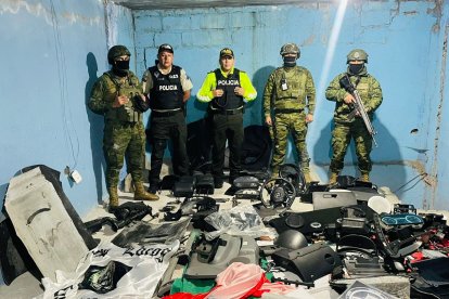 Las autopartes halladas fueron llevadas a la Policía Judicial como evidencia.