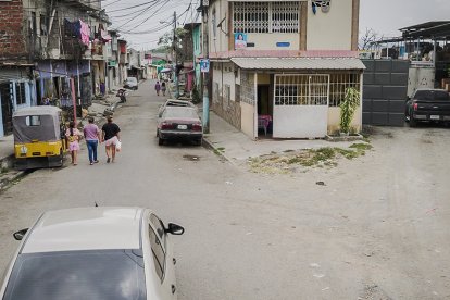 Varias calles de la cabecera parroquial de Pascuales aún no están pavimentadas.