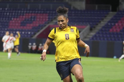 Nayely Bolaños, delantera ecuatoriana.