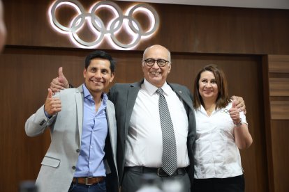 La lista encabezada por Jorge Delgado (c) y Jefferson Pérez (i) ganaron las elecciones presidenciales del COE para el período 2025-2029.