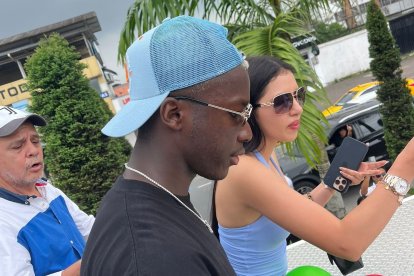 Moisés Caicedo llegó a Santo Domingo.