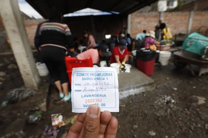 Vecinas de La Venecia denunciaron cobros por el uso de las lavanderías comunitarias.