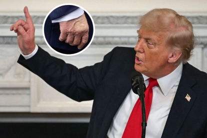 En las últimas horas se le a vista maquillada la mano a Trump, justamente en la parte de las venas