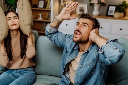 Los ruidos fuertes y constantes podrían provocar, a la larga, una sordera temporal o permanente.