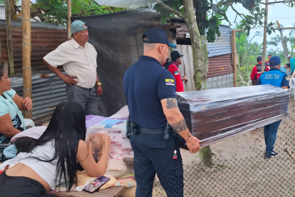 El Patronato Municipal de Quinindé y el Cuerpo de Bomberos gestionaron los féretros para tres de las víctimas.