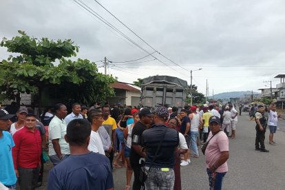 El camión involucrado en el accidente fue abandonado por su conductor, quien huyó del lugar; la Policía ya inició su búsqueda.