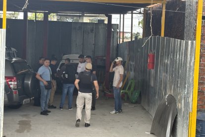 El asesino aprovechó la puerta abierta y ejecutó a su víctima.