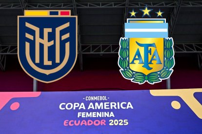 Ecuador juega ante Argentina en el estadio Banco Guayaquil.