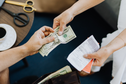 El décimo cuarto sueldo es un beneficio que reciben los trabajadores en Ecuador.