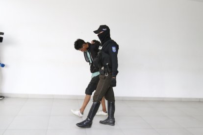 El sujeto fue llevado hacia una unidad policial y luego iba a ser trasladado hacia una unidad judicial.