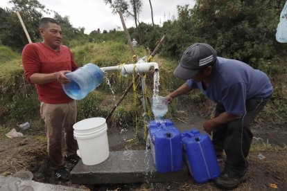 En El Garrochal, los vecinos se organizaron para que el agua llegue a todos.