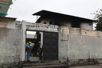 Las paredes del Departamento de Consejería Estudiantil quedaron con manchas, causadas por el fuego