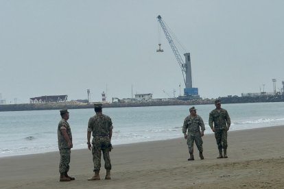 Evacúan a bañistas de las playas de Manta por alerta de tsunami tras terremoto en Rusia