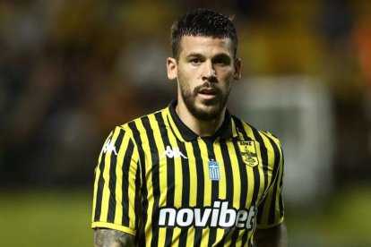 Carles Pérez, delantero español del Aris.