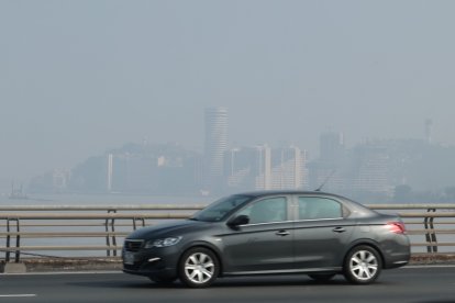 Neblina en Guayaquil causa sorpresa en sus habitantes.