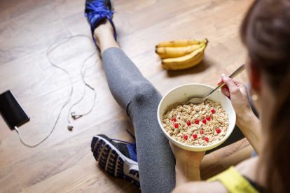 Una buena alimentación antes del ejercicio mejora tu energía y rendimiento físico.