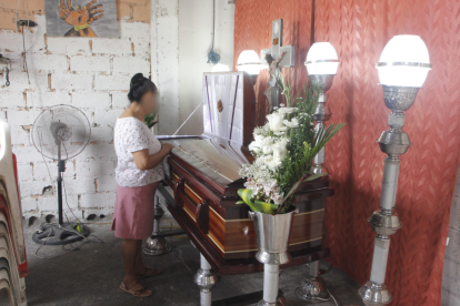 Familiares de Anthony Muñoz velan al joven, de 21 años.