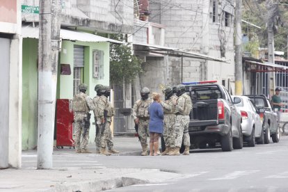 El ataque ocurrió en la intersección de las calles Cristóbal Colón y la 21, en el suroeste de Guayaquil.