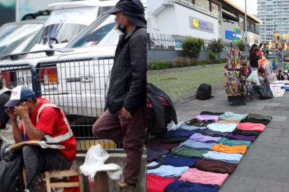 Después de desvincular alrededor de 5.000 funcionarios públicos, Quito sufre un crisis económica que está alarmando al país.
