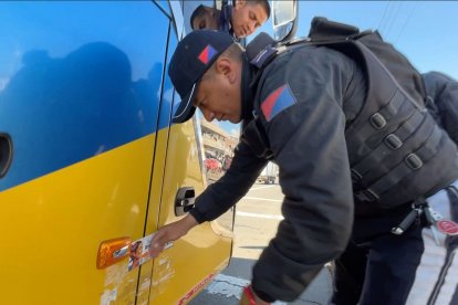 Desde el 22 de julio Agentes Civiles de Tránsito, selan a todos los buses de cooperativas que no tengan destino el Terminal Terrestre de Riobamba.
