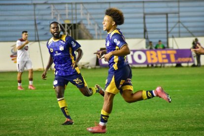 Erick Mendoza guio a Delfín en la victoria ante Vinotinto este lunes 4 de agosto.