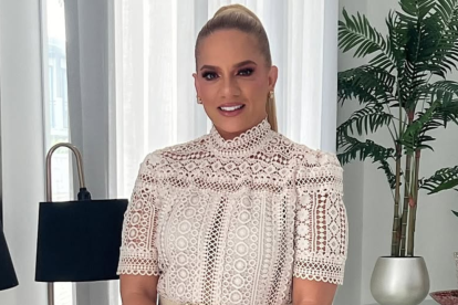 Gabriela Pazmiño es una presentadora de televisión de 50 años