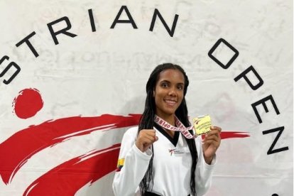 La ecuatoriana con uno de los últimos oro conseguidos en el Abierto de Australia que la uparon al # de los -1 62 kg.