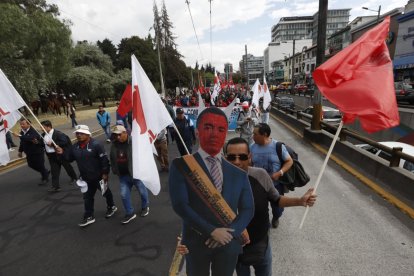 En Quito avanza, este 7 de agosto de 2025, una protesta en contra de las medidas del Gobierno de Daniel Noboa.