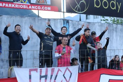 La hinchada del Deportivo Cuenca se hizo presente en el estadio  estadio José Silva Romo.