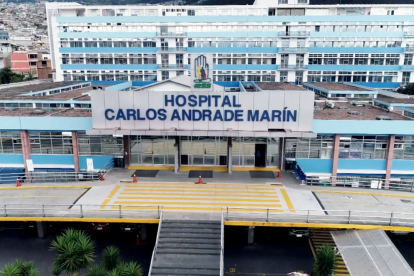 El hospital de especialidades Carlos Andrade Marín, es el más grande del país y el que más gastos tiene.