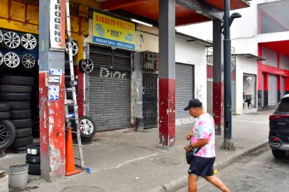 Hijo del dueño de un local de ventas de llantas y aros fue asesinado con varios impactos de bala en la avenida Quito entre Manabí y Ayacucho