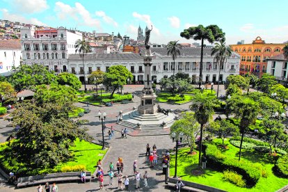En la década de los 70, Quito experimentó un cambio importante: dejó de ser la ciudad de calles empedradas y comenzó el nacimiento de lo moderno. Nostalgia a la vena.